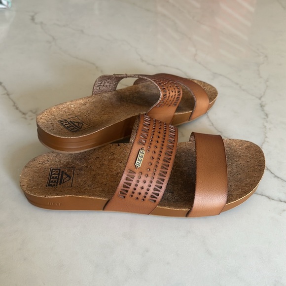 Reef Sandals - Picture 2 of 3